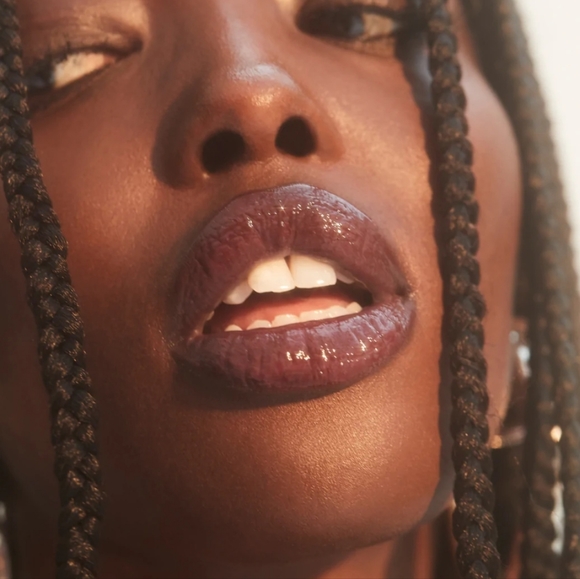 🌻5/$35🌻 NWOT ROEN Kiss My Liquid Lip Balm Tint In Scout Deep Berry New Full Size - Picture 3 of 8